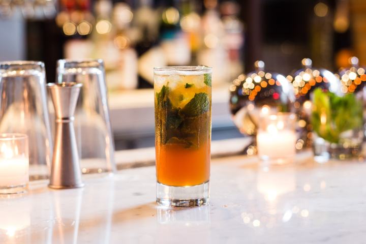 Iced cocktail bar